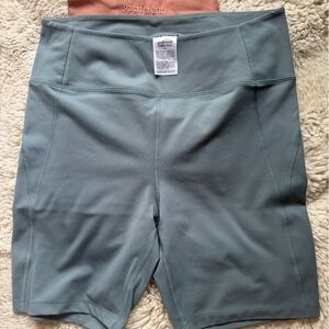 BNWOT Girlfriend Collective compression shorts